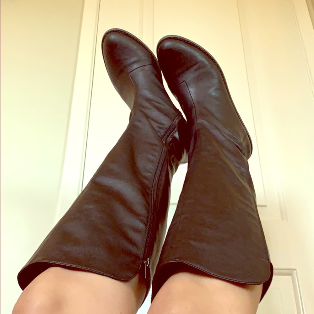 Knee high black boots!
